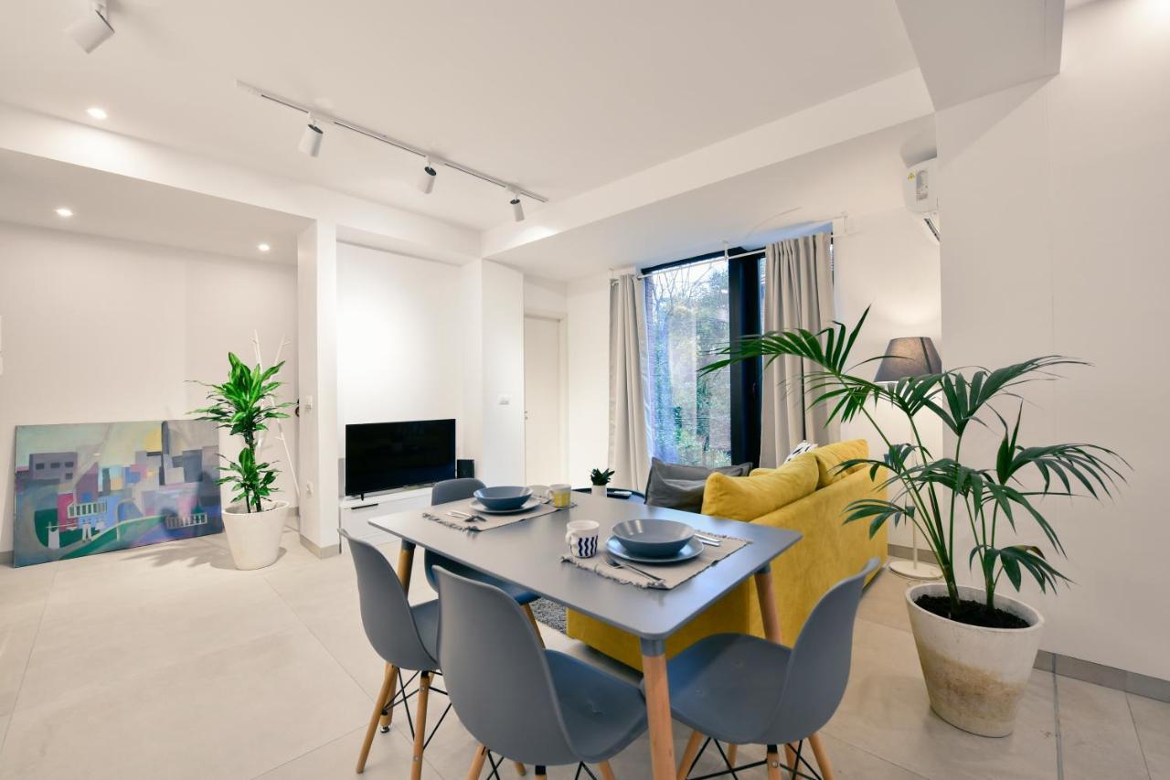 Collective Urban Villa In Τίρανα Εξωτερικό φωτογραφία